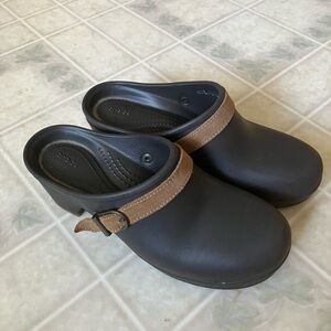 Crocs Mules slides Brown Rubber with Leather strap and Buckle embellishment